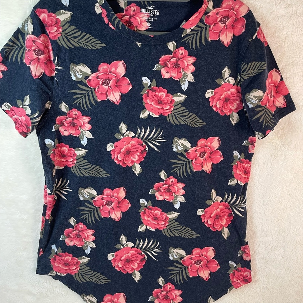 Hollister  Men’s Floral Navy Top